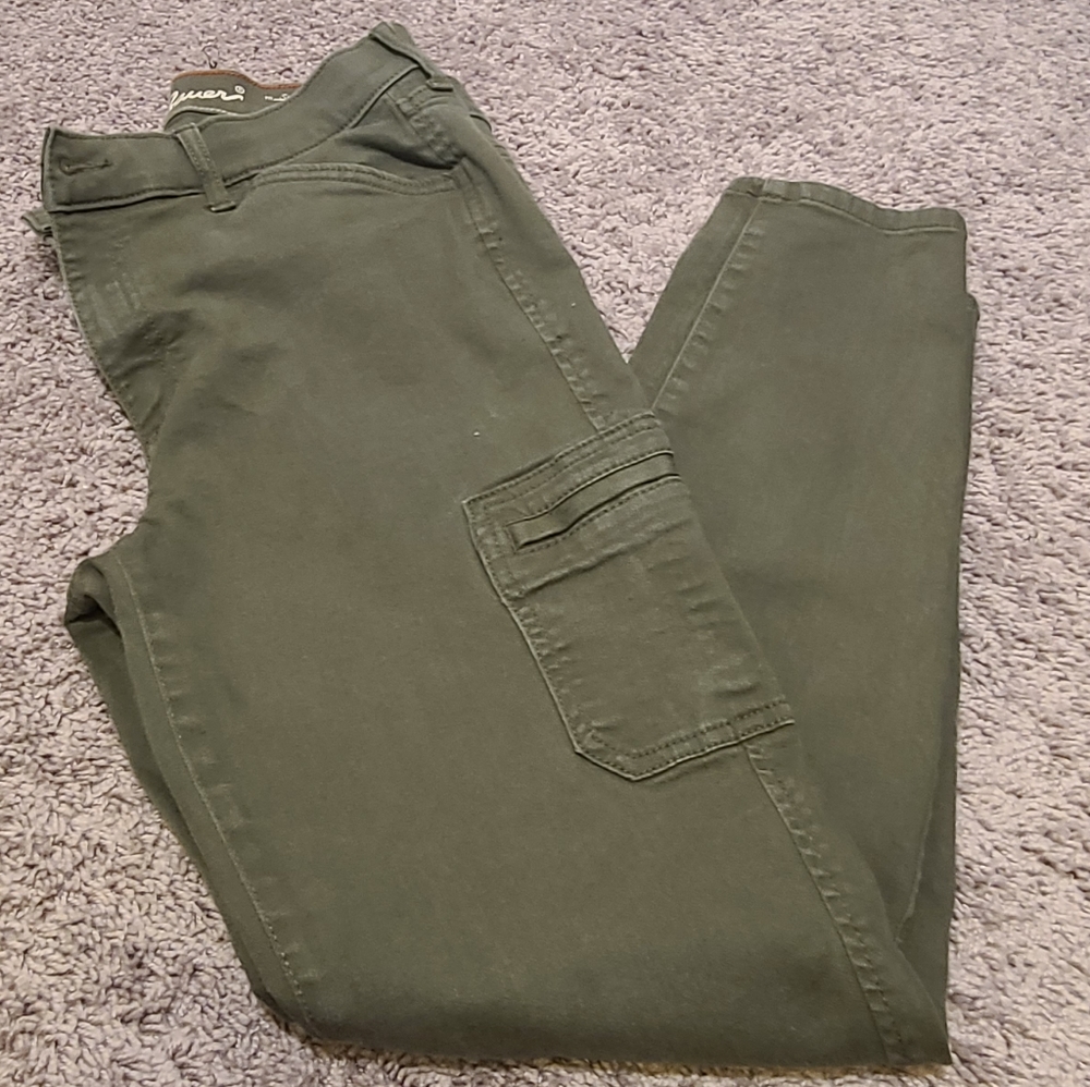 Eddie Bauer Green skinny cargo pants